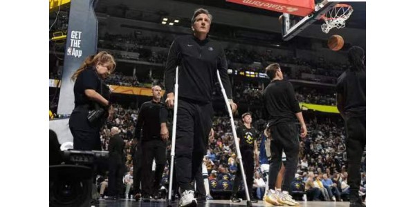 Timberwolves af passionerede Chris, der kæmper for ægte kærlighed på basketballbanen Timberwolves af passionerede Chris, der kæmper for ægte kærlighed på basketballbanen